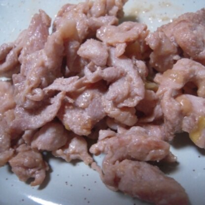 豚肉に片栗粉を付けて作ってみました。本当にプルプルでボリュームも増して美味しかったです。ごま油風味のタレがよく合いますね！